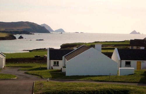 Ballyferriter Cabaña | Nueva casa de campo cerca de un campo de golf en Dingle Peninsula, vistas al Atlántico
