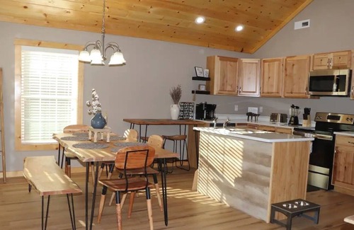 Gatlinburg - Pigeon Forge Cabaña | New Cottage