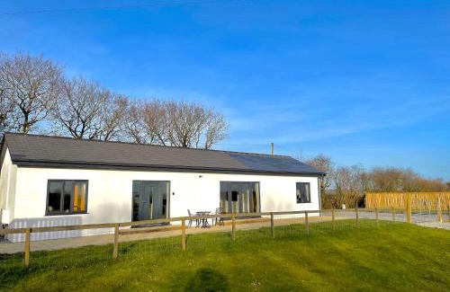Westleigh Casa | NEW! Country boutique escape . HOT TUB