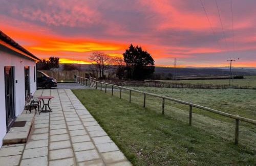 Westleigh Casa | NEW! Country boutique escape . HOT TUB