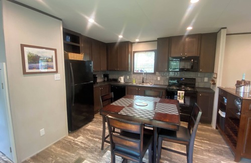 Granbury Casa | New Cozy 1 Bedroom/Bath HomeOnly 5 Minutes To Granbury’s Historic Square/Lake