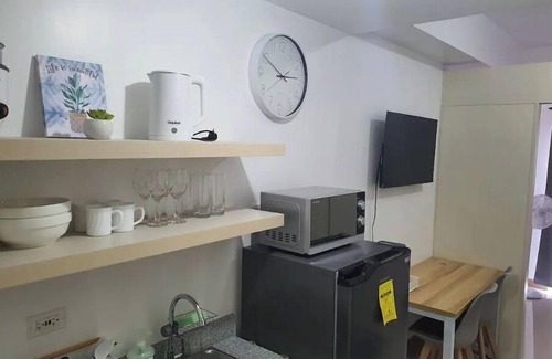 Las Pinas Condominio | New Cozy 1 BR @ SM Southmall Wifi & Netflix