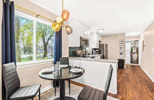 Roseville Apartamento | New! Cozy 1BR Upper Flat Near Roseville Downtown