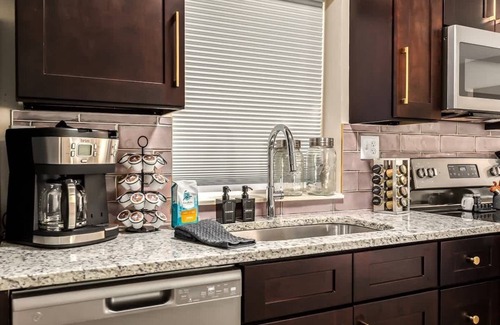 Roseville Apartamento | New! Cozy 1BR Upper Unit in the Heart of Roseville