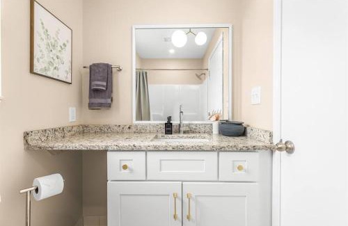 Roseville Apartamento | New! Cozy 1BR Upper Unit in the Heart of Roseville