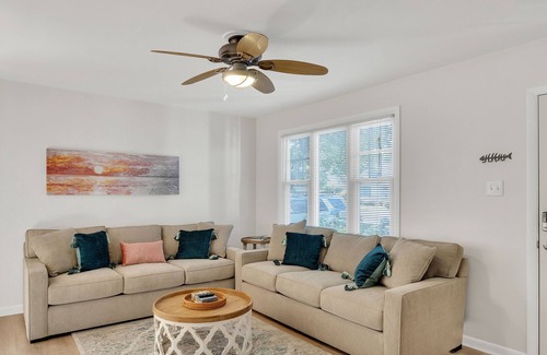 Rehoboth Beach Cabaña | New! Cozy Beach Cottage w/King Bed & Large Patio in a Great Location!