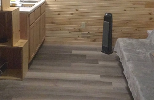 Custer Cabina | New Cozy cabin 2, with WiFi in beautiful Custer! Rental car available.