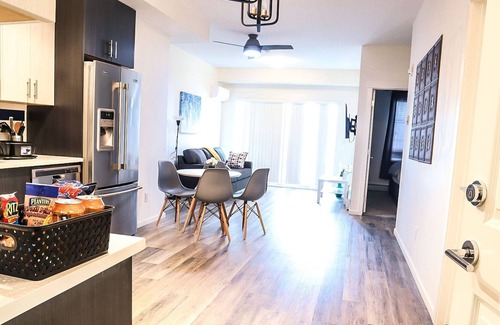 Sage Hill Apartamento | New cozy condo with air-condition and free parking in a homely environment.