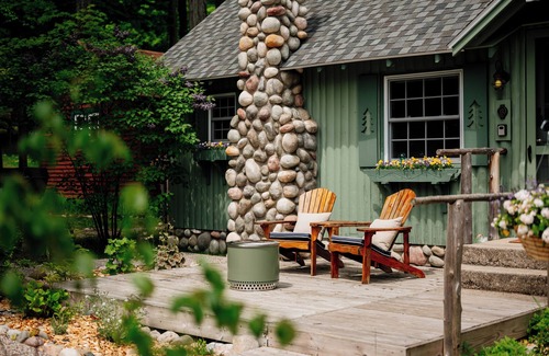 Northport Cabaña | NEW cozy cottage a short walk to Northport and Lake Michigan!