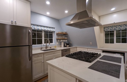 Longview Cabaña | New Cozy Cottage - Centrally located in the Pacific Northwest