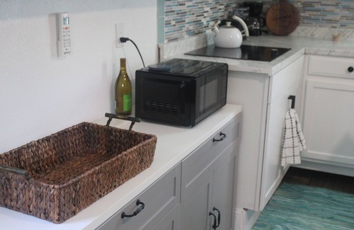 Tallahassee Cabaña | New Cozy Cottage Guest House at Sloane's Garden Home