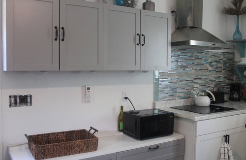 Tallahassee Cabaña | New Cozy Cottage Guest House at Sloane's Garden Home