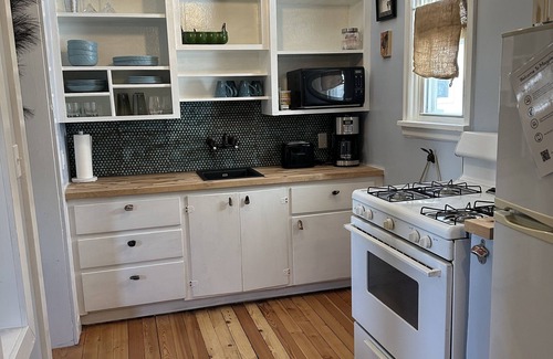 Livingston Cabaña | NEW! Cozy cottage walking distance to the Yellowstone River