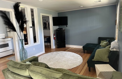 Livingston Cabaña | NEW! Cozy cottage walking distance to the Yellowstone River