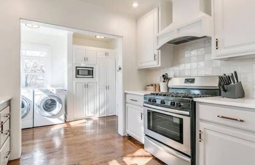 Crestwood Casa | NEW Cozy Crestwood Cottage