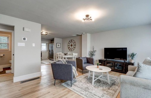 Witmer Casa | New cozy home near Outlets & Amish Country
