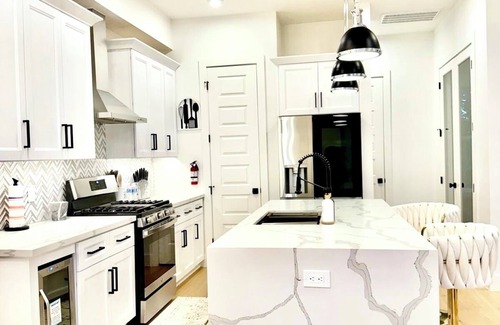 East Downtown Houston Casa | New Cozy Lux 4 Bdr, steps from Downtown Houston