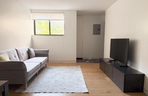 East Flatbush Apartamento | New Cozy Modern Minimalist Stay in Brooklyn at Rem-Casa