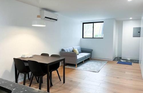 East Flatbush Apartamento | New Cozy Modern Minimalist Stay in Brooklyn at Rem-Casa