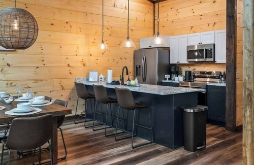 Chalet Village Chalet De Esquí | New Cozy Mountain Cabin - Hot Tub - Near Downtown