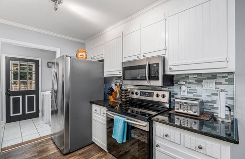 Northeast Raleigh Casa | NEW! Cozy Raleigh Home w/ Porch & Fenced yard-Mins to Downtown ! *pet friendly*
