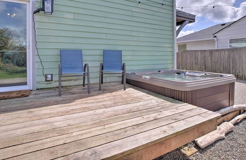Seaside Cabaña | NEW! Cozy Seaside Cottage w/ Hot Tub + Game Room!