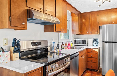 Luray Cabina | NEW Cozy Secluded Mountain Cabin: Hot Tub with Views, Pets OK, Firepit & Smores