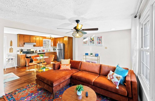 Luray Cabina | NEW Cozy Secluded Mountain Cabin: Hot Tub with Views, Pets OK, Firepit & Smores