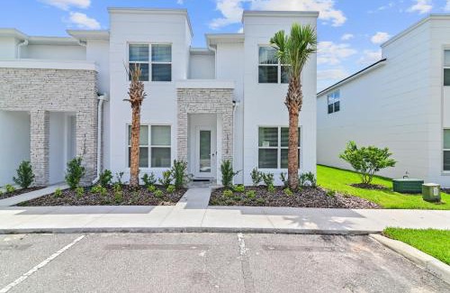 Four Corners Casa | New Cozy & Spacious Townhouse near Disney - 4BR, 3FB, and Pool