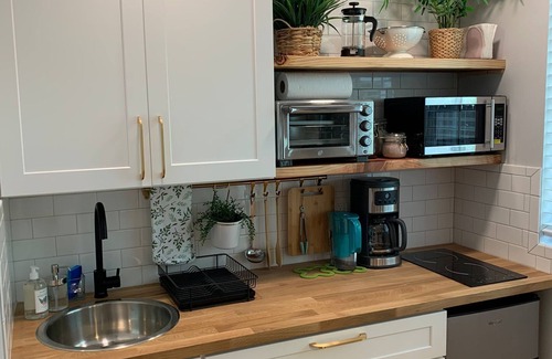 Point Loma Casa | New cozy studio, 2 queen beds, kitchen, walk to water!