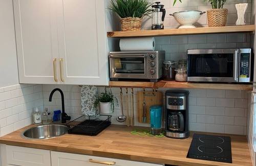 Point Loma Casa | New cozy studio, 2 queen beds, kitchen, walk to water!