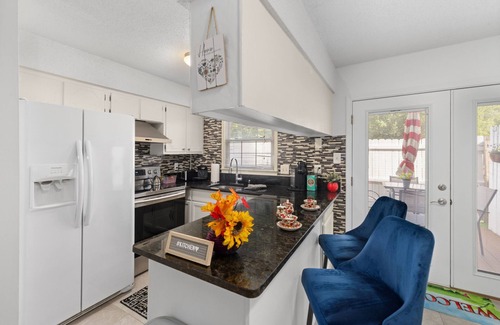 Southwest Raleigh Casa | NEW Cozy Townhome w/Pool, Patio, Dogs Welcome