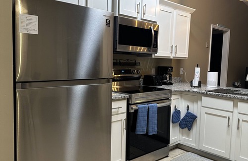 Warner Robins Casa | New Cozy townhouse-kings & patio