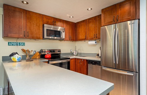 Bear Valley Condominio | NEW! CreekSide #3 (3-Bedroom Home) - Pets Allowed by Bear Valley Vacation Rentals