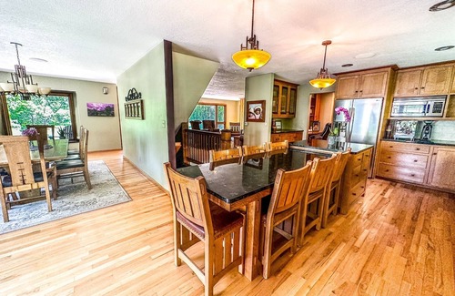 Colonial Pine Hills Casa | New! Creekside Estate in Magic Canyon