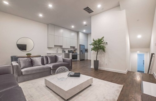 Old East Dallas Casa | New Crisp Townhome - Knox/Lower Greenville!