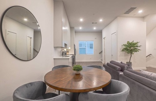 Old East Dallas Casa | New Crisp Townhome - Knox/Lower Greenville!