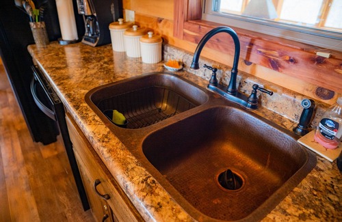 Sevierville Cabina | ¡NUEVO! Cabina personalizada en 10 acres!