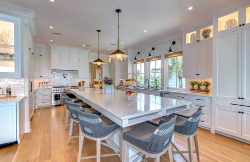 Isle of Palms Casa | NEW CUSTOM HOME~ 620 Ocean Blvd. Now booking!! Pickleball, Bocce Ball, Putting Green, Pool/Spa