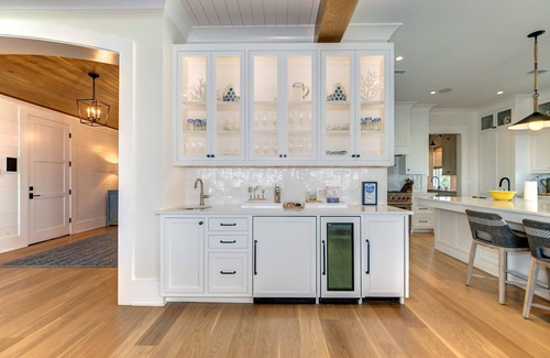 Isle of Palms Casa | NEW CUSTOM HOME~ 620 Ocean Blvd. Now booking!! Pickleball, Bocce Ball, Putting Green, Pool/Spa