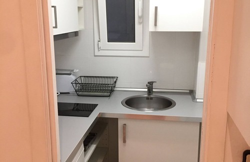 Les Tres Torres Apartamento | NUEVO! Apartamento fresco cerca del Metro