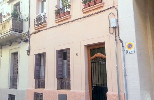 Les Tres Torres Apartamento | NUEVO! Apartamento fresco cerca del Metro