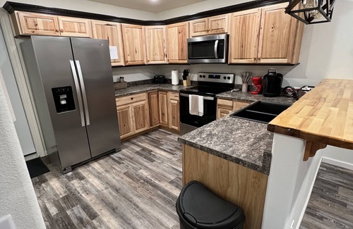 Badger Apartamento | New cute clean 4plex w/game rm, centrally located between North Pole & Fairbanks