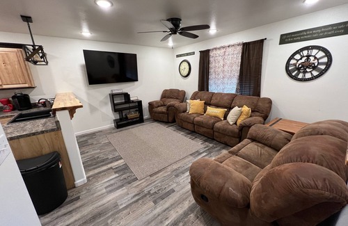Badger Apartamento | New cute clean 4plex w/game rm, centrally located between North Pole & Fairbanks