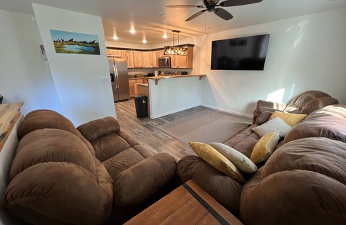 Badger Apartamento | New cute clean 4plex w/game rm, centrally located between North Pole & Fairbanks