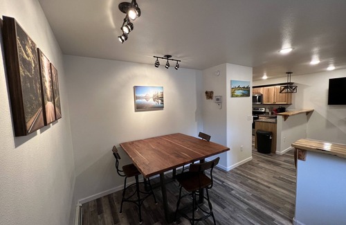 Badger Apartamento | New cute clean 4plex w/game rm, centrally located between North Pole & Fairbanks