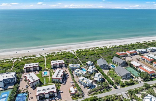 Sanibel Casa | New Cyprina Unit #2 – a fully renovated, Serena & Lily–inspired townhome on Sanibel’s sought-after East End. This luxury beach retreat seamlessly blends coastal elegance with modern comfort, offering breathtaking direct water views from every room.