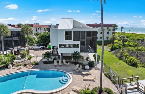 Sanibel Casa | New Cyprina Unit #2 – a fully renovated, Serena & Lily–inspired townhome on Sanibel’s sought-after East End. This luxury beach retreat seamlessly blends coastal elegance with modern comfort, offering breathtaking direct water views from every room.