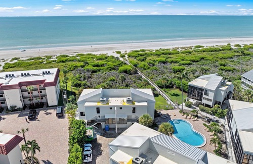Sanibel Casa | New Cyprina Unit #2 – a fully renovated, Serena & Lily–inspired townhome on Sanibel’s sought-after East End. This luxury beach retreat seamlessly blends coastal elegance with modern comfort, offering breathtaking direct water views from every room.