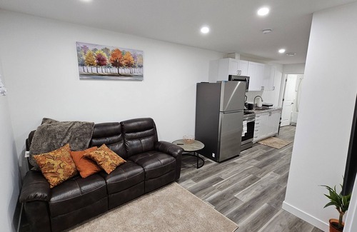 Regina Apartamento | New decently furnished one bedroom suit at Rochdale Boulevard